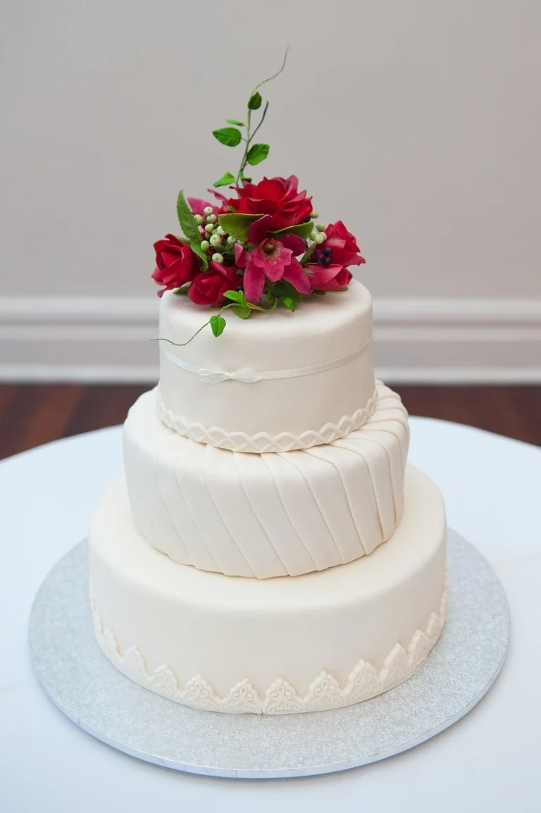 2 tier wedding cake